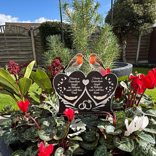 Black mum dad - memorial, grave